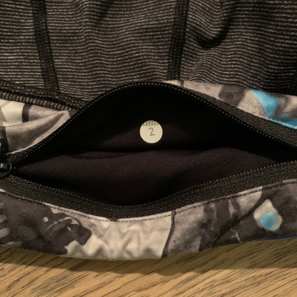 🍋 Lululemon Athletica Black/White/Blue Legging 2 - Picture 6 of 7